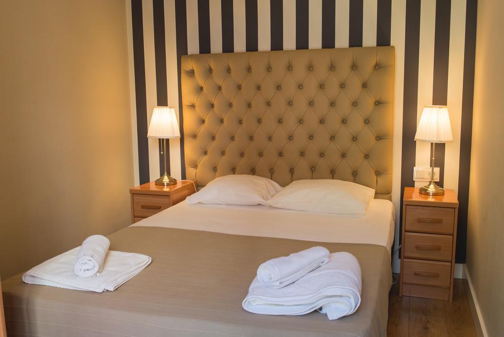 Ab Apartamentos Trinidad Малага Номер фото