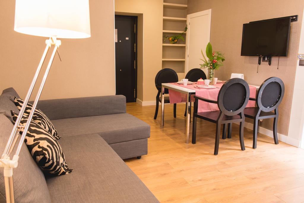 Ab Apartamentos Trinidad Малага Номер фото